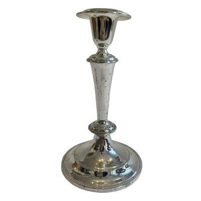 Klasyczny świecznik z perełkowaniem, metal posrebrzany. Anglia, II poł. XX w.